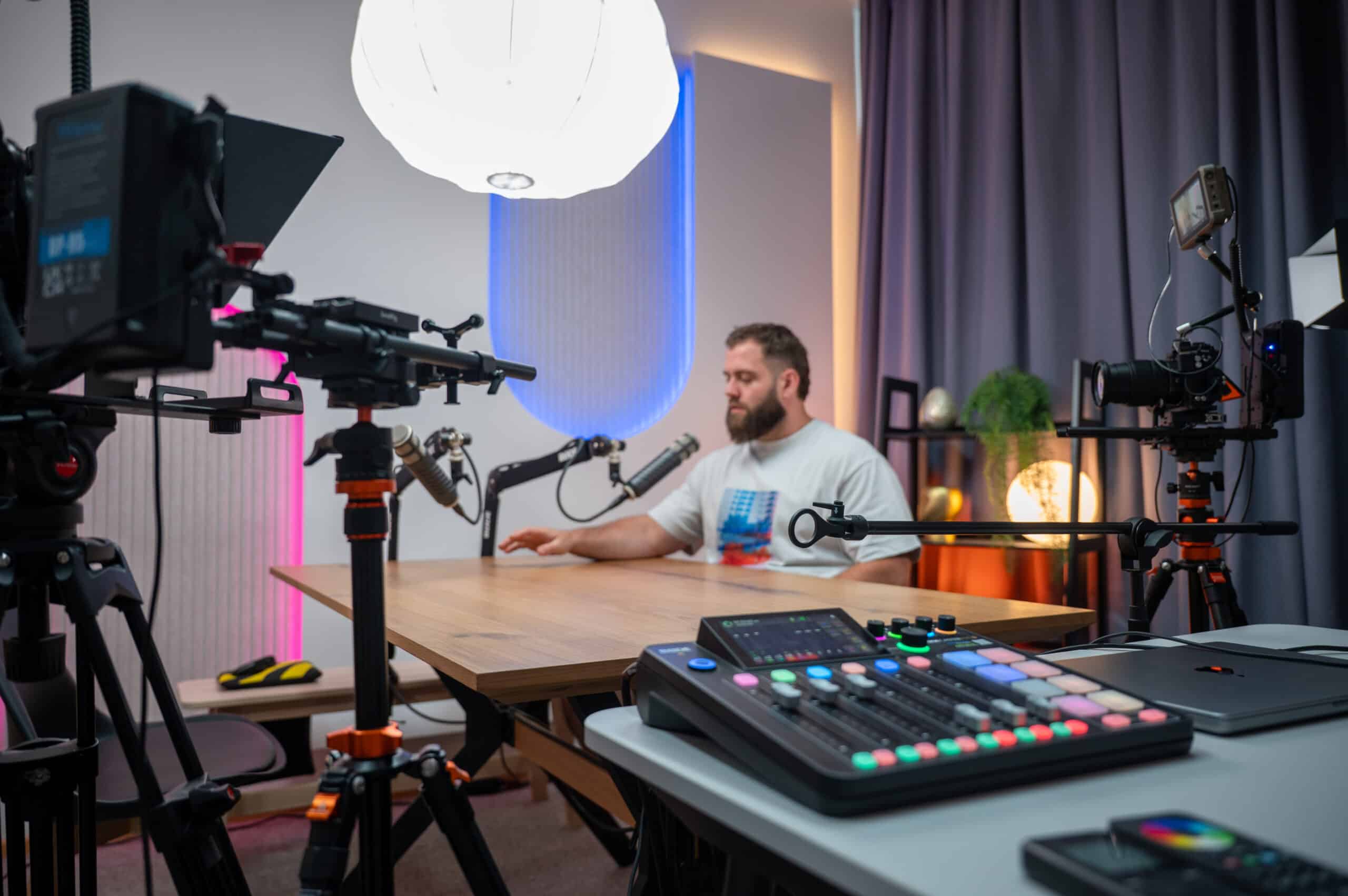 Tvorba podcastov, reelsiek, webinárov a kurzov - Vibecast štúdio