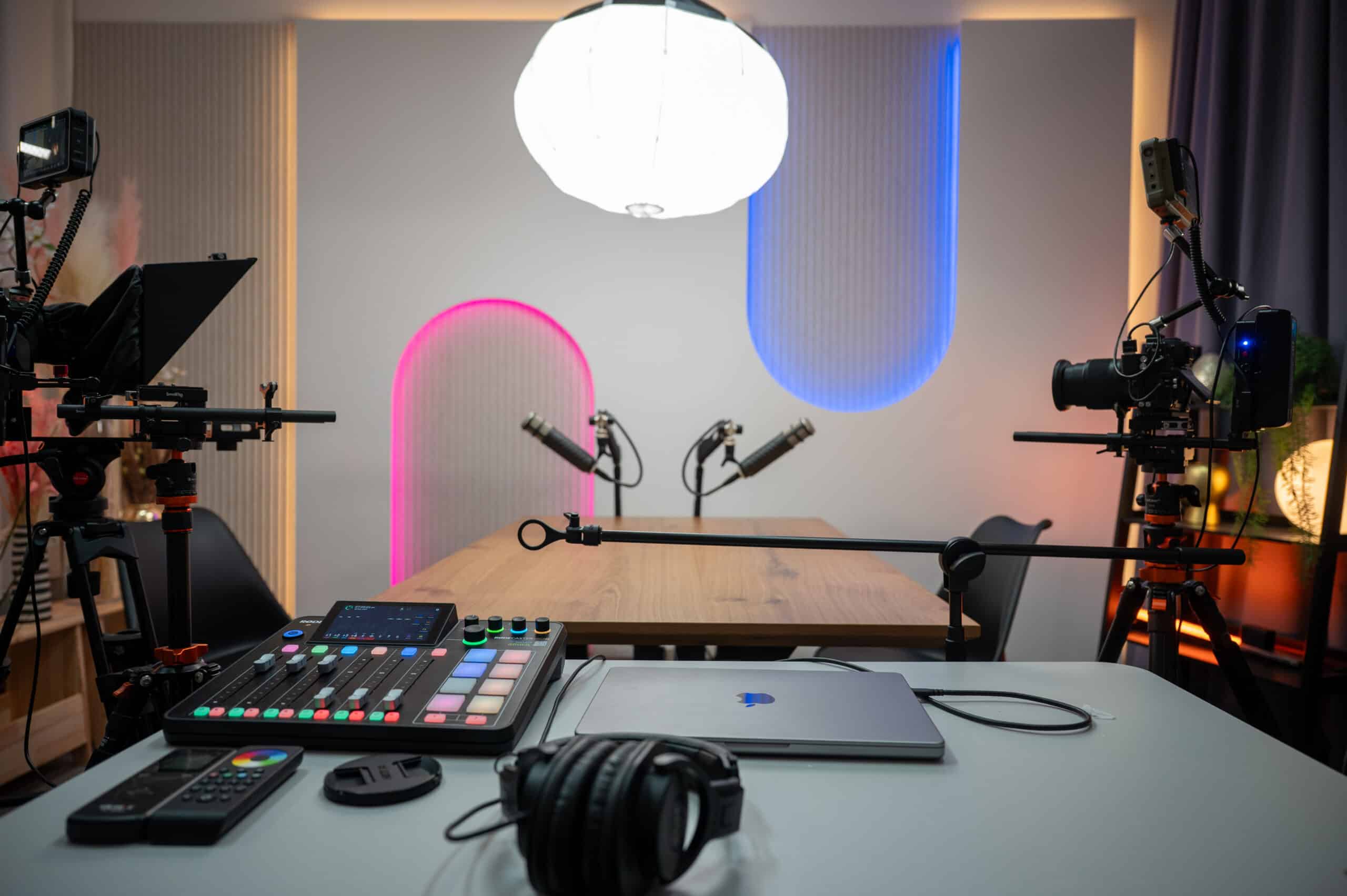 Tvorba podcastov, reelsiek, webinárov a kurzov - Vibecast štúdio
